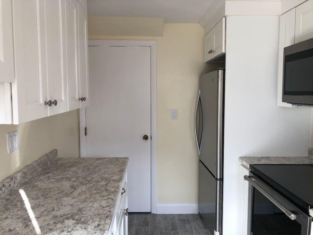 13 Emerson Gardens Rd - Photo 3 of 11