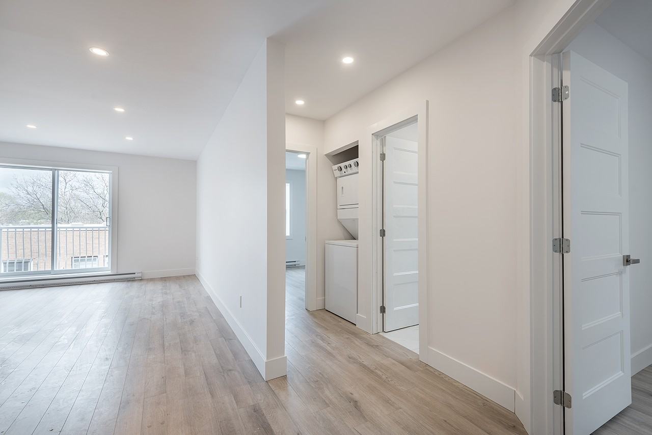 5915 Boulevard Décarie 110, Montréal, QC H3W 3C9 2 Bedroom Condo for