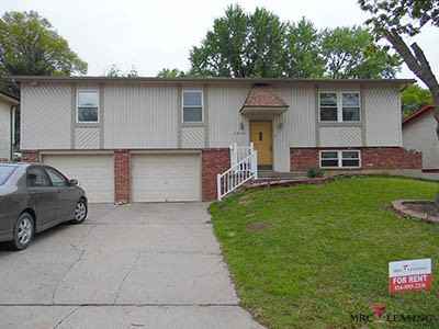 1012 Northeast 42nd Street - Photo 2 of 30