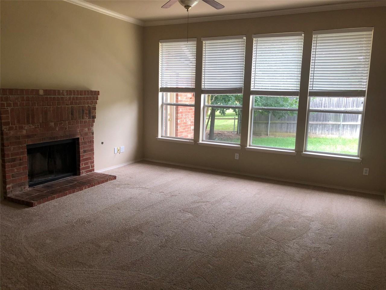 735 Oak Dale Ave - Photo 2 of 15