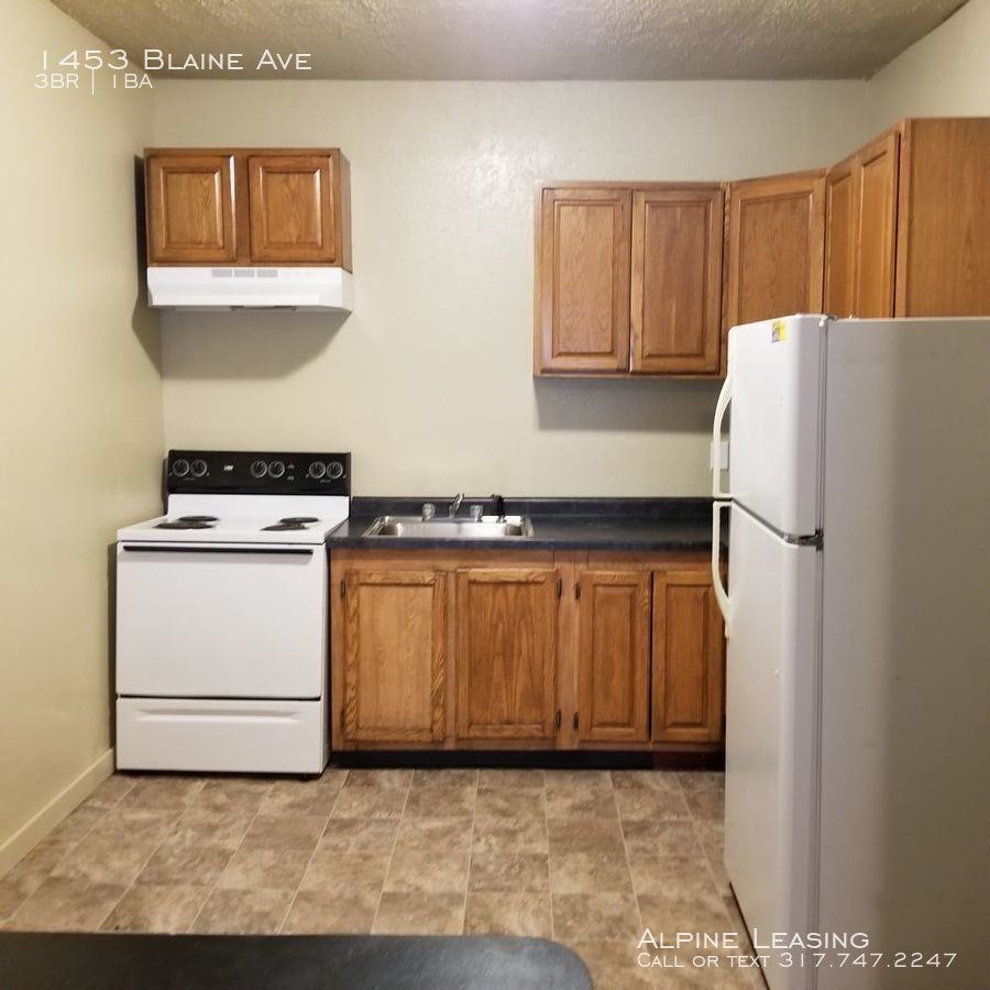 1453 Blaine Ave - Photo 3 of 9