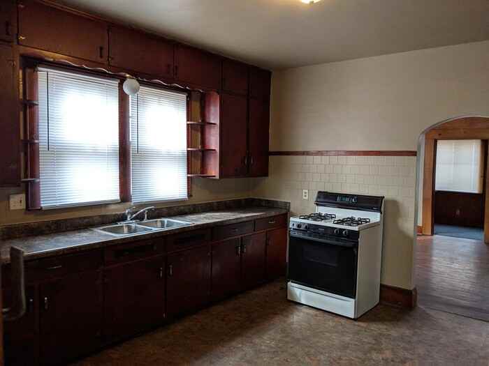 3250 N 34th St - Photo 3 of 7