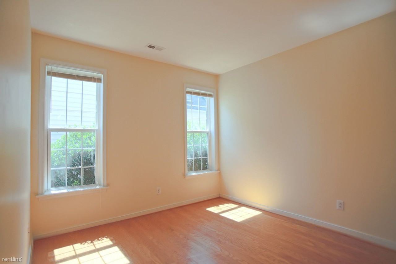 1211 Courtyard Dr - Photo 3 of 42