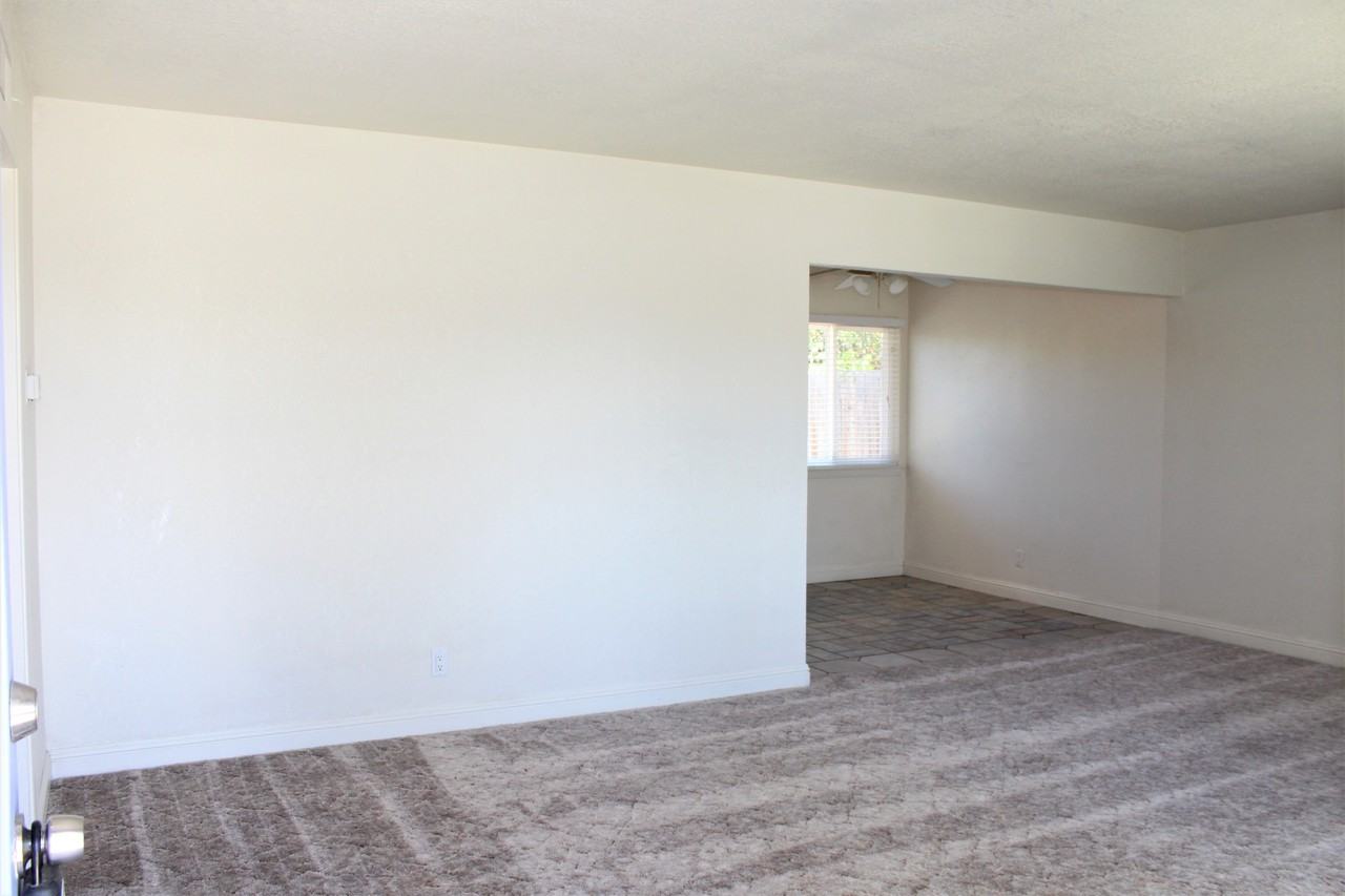 1036 N 6th St - Photo 2 of 23