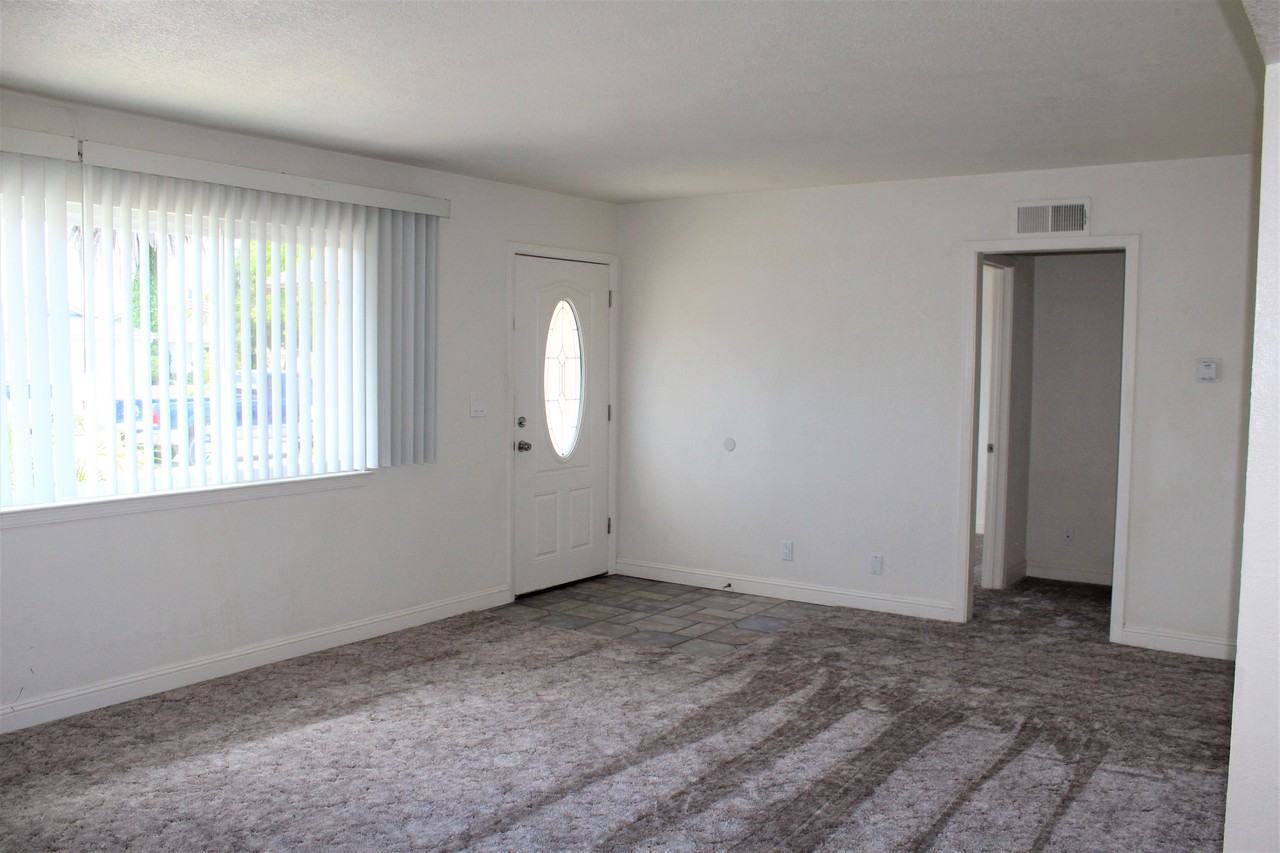 1036 N 6th St - Photo 3 of 23