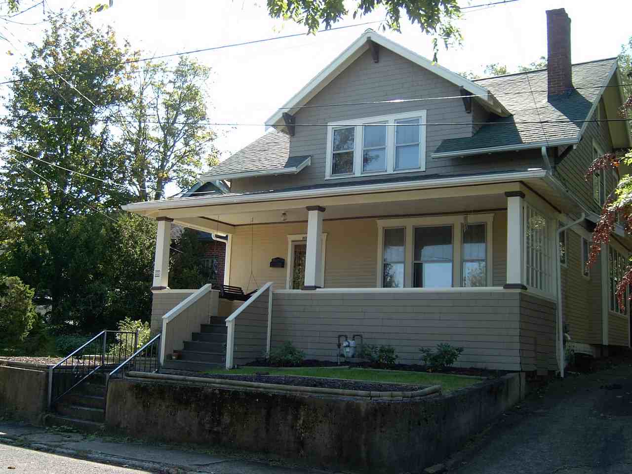 352 Maple Ave, WV 26501 4 Bedroom Apartment for Rent