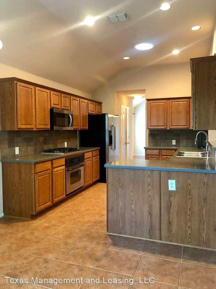 1540 Bradford Trace Dr - Photo 3 of 7