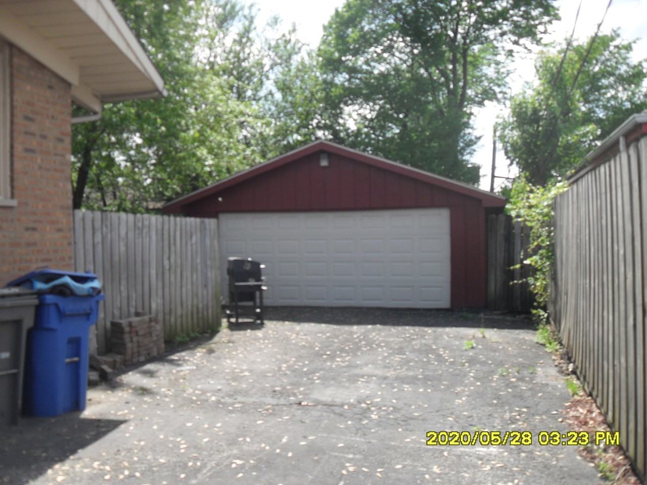7910 S 88th Ave - Photo 2 of 12