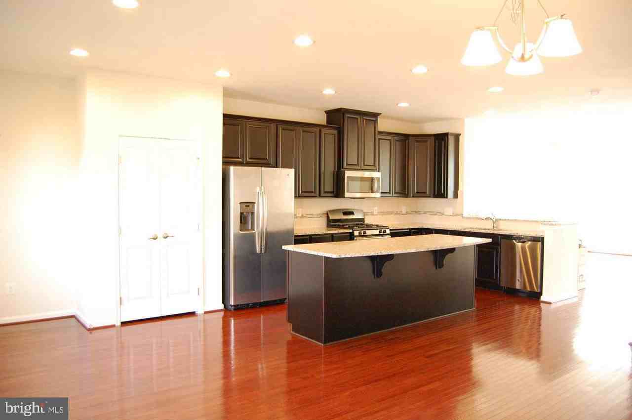 7762 Milton Cir - Photo 2 of 23