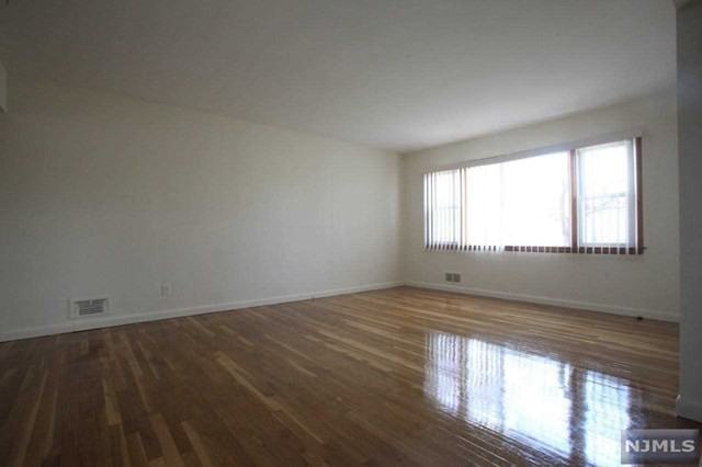 721 Mabie St - Photo 3 of 11