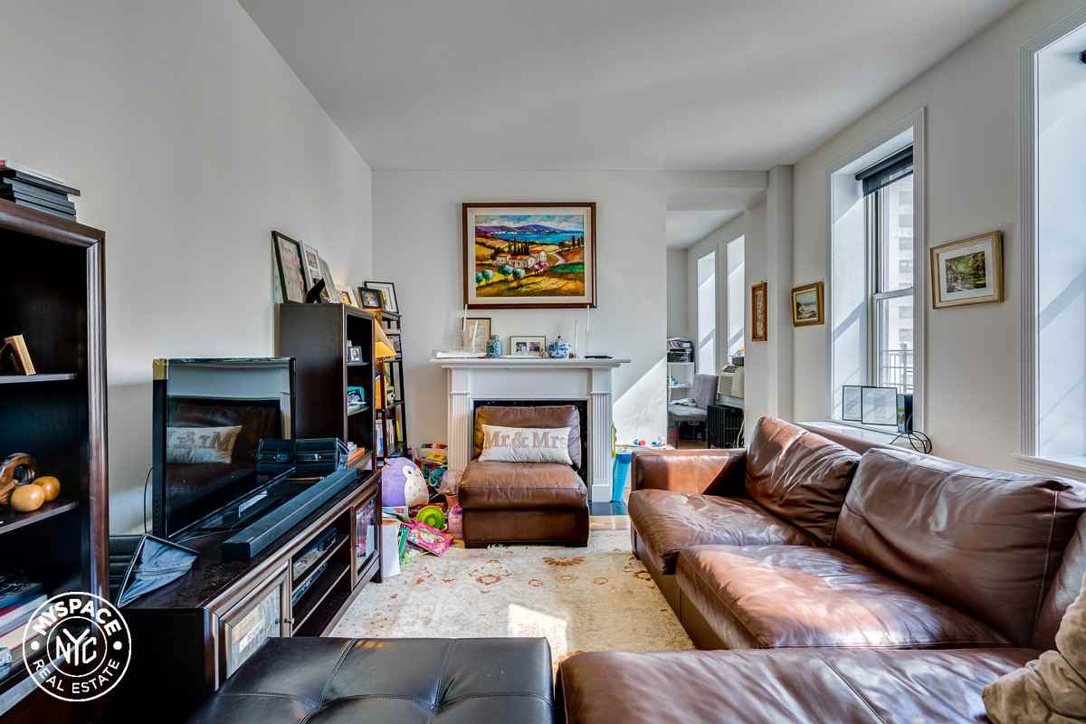 244 E 86th St ##34 - Photo 2 of 11