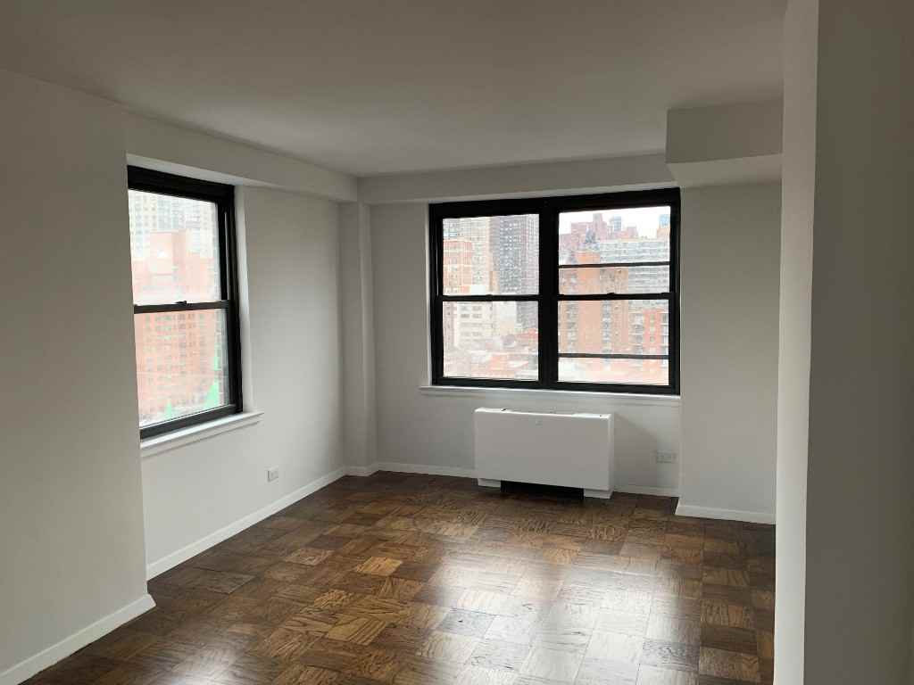 240 E 82nd St #20G - Photo 2 of 7