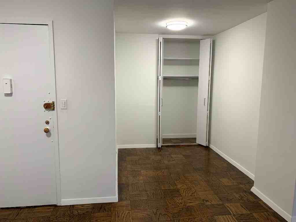 240 E 82nd St #20G - Photo 4 of 7