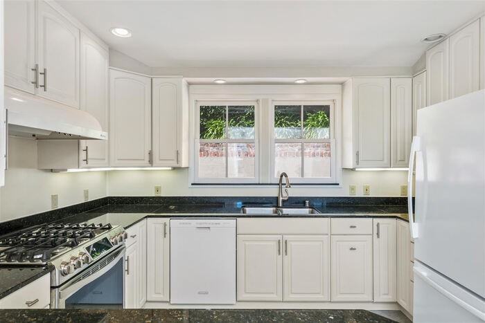 555 Coventry Rd - Photo 2 of 10