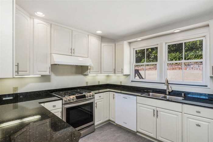 555 Coventry Rd - Photo 3 of 10