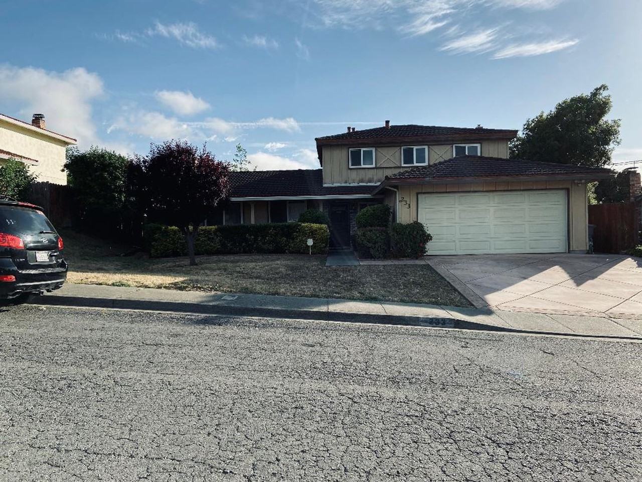 233 Lexington Dr - Photo 2 of 28