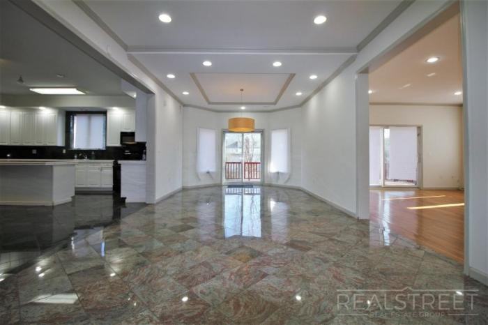 64 Lawrence Ave - Photo 2 of 20