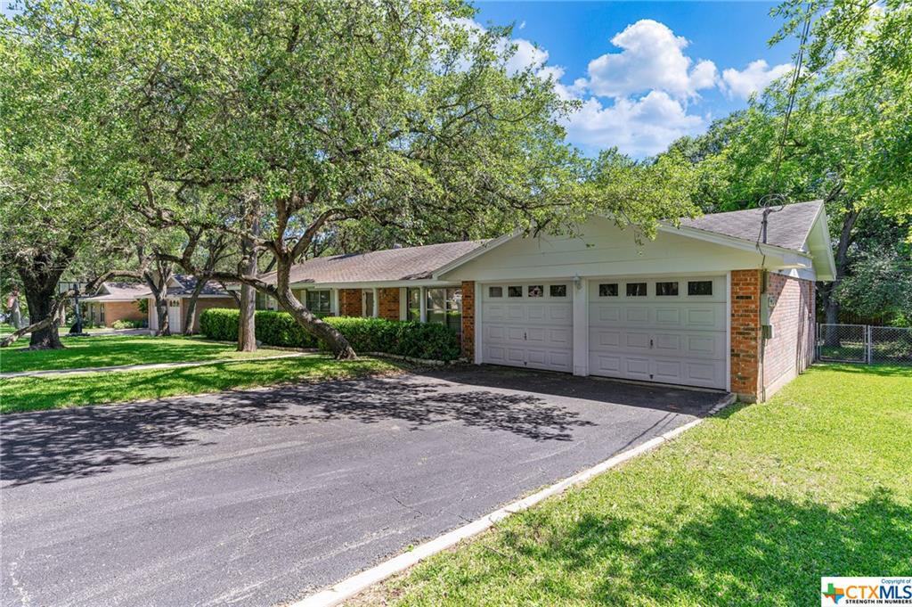 841 Timber Dr - Photo 3 of 31