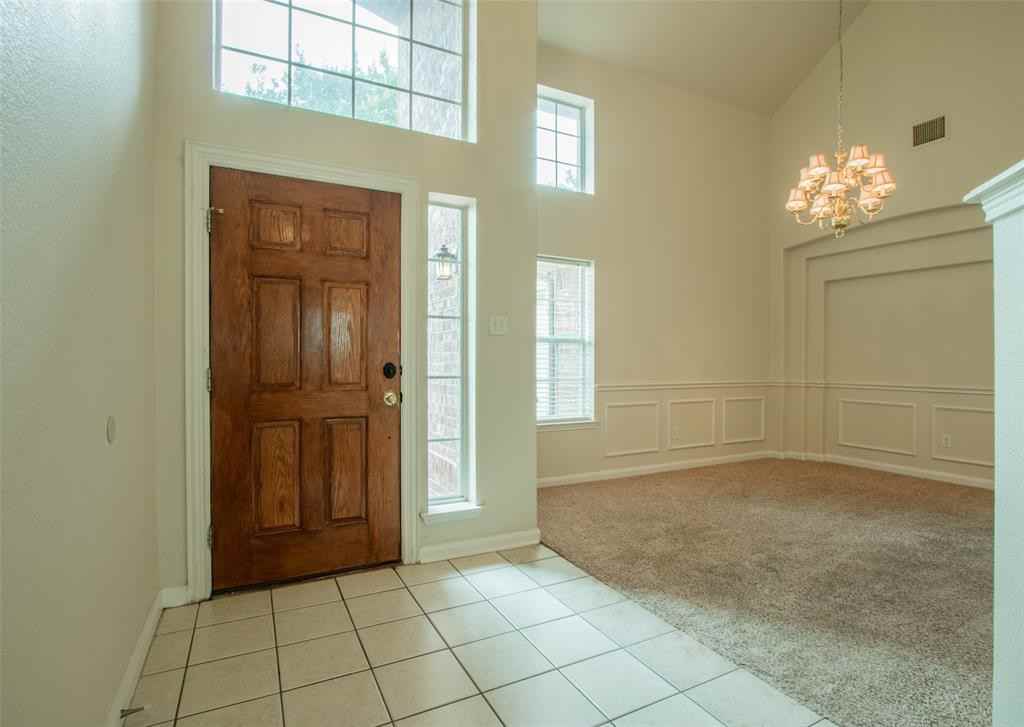 701 Cresthaven Dr - Photo 3 of 32