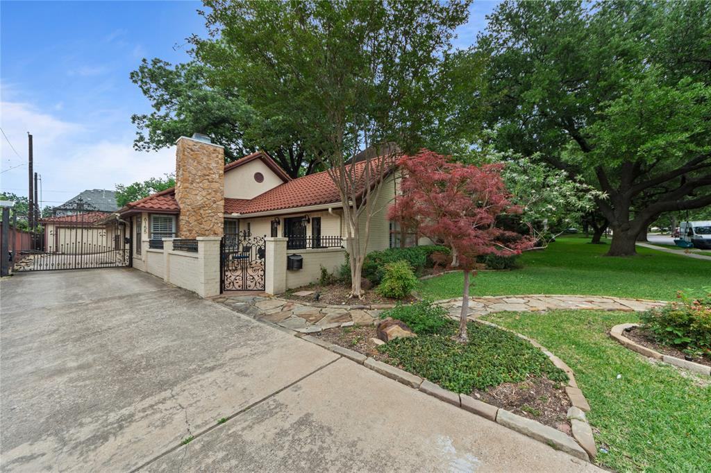 6155 Lakeshore Dr - Photo 2 of 30