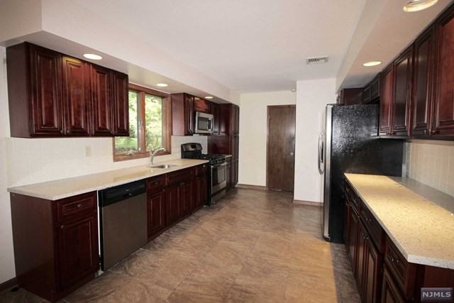 20 Michele Ct - Photo 2 of 17