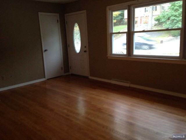 521 Ramapo Valley Rd - Photo 3 of 9