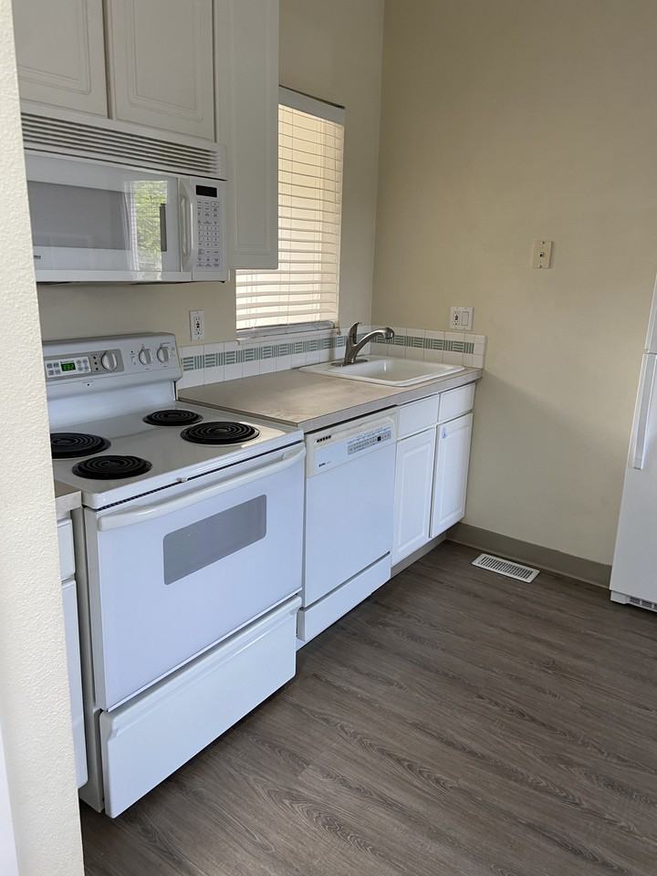 1422 Northeast Market Drive - Photo 7 of 21