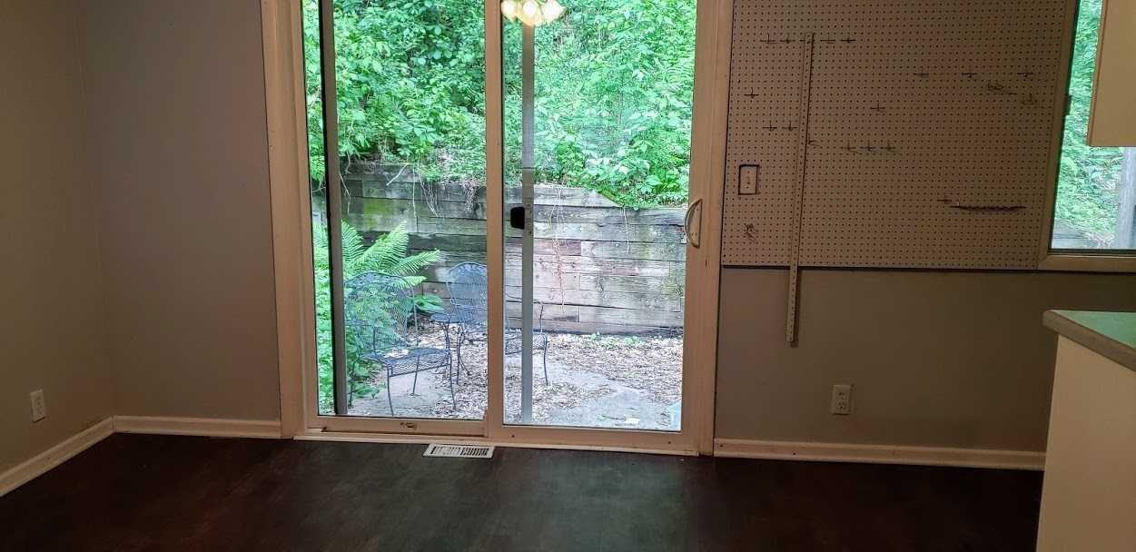 2110 Highwood Ave E - Photo 3 of 15