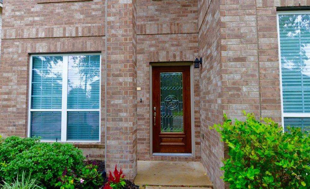 6107 Coastal Grove Ln - Photo 2 of 33