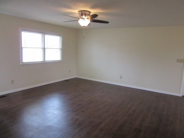 7675 N 42nd 1/2 St - Photo 3 of 5