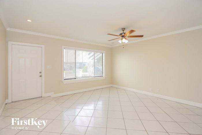 10811 Nw 21st Ct - Photo 3 of 15