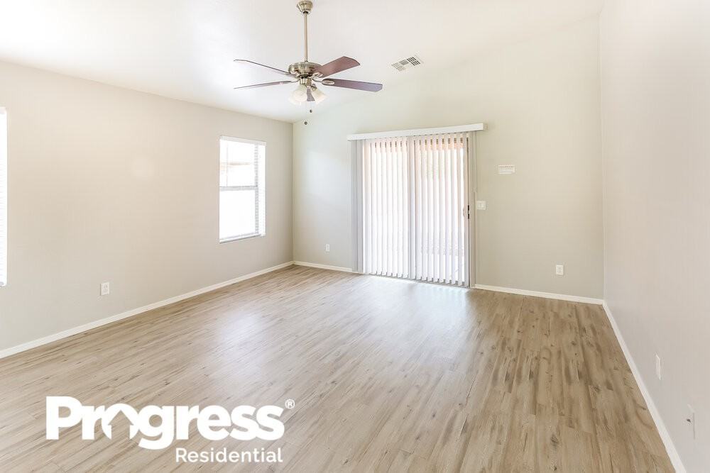 4210 N 124th Ave - Photo 3 of 16