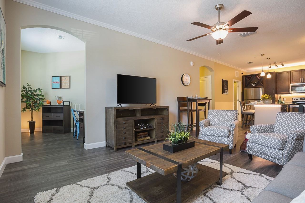 Lantower Grande Pines - Photo 3 of 28