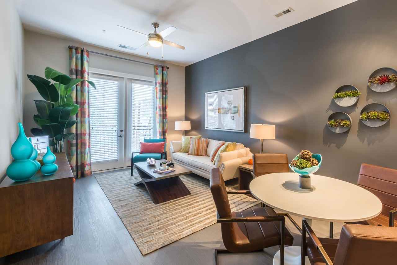 BullHouse - Photo 2 of 36