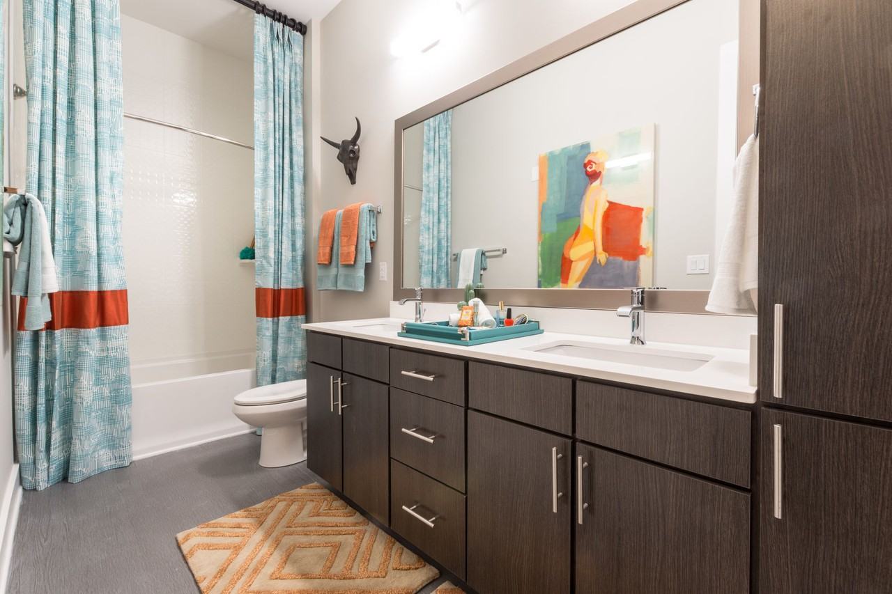 BullHouse - Photo 5 of 36