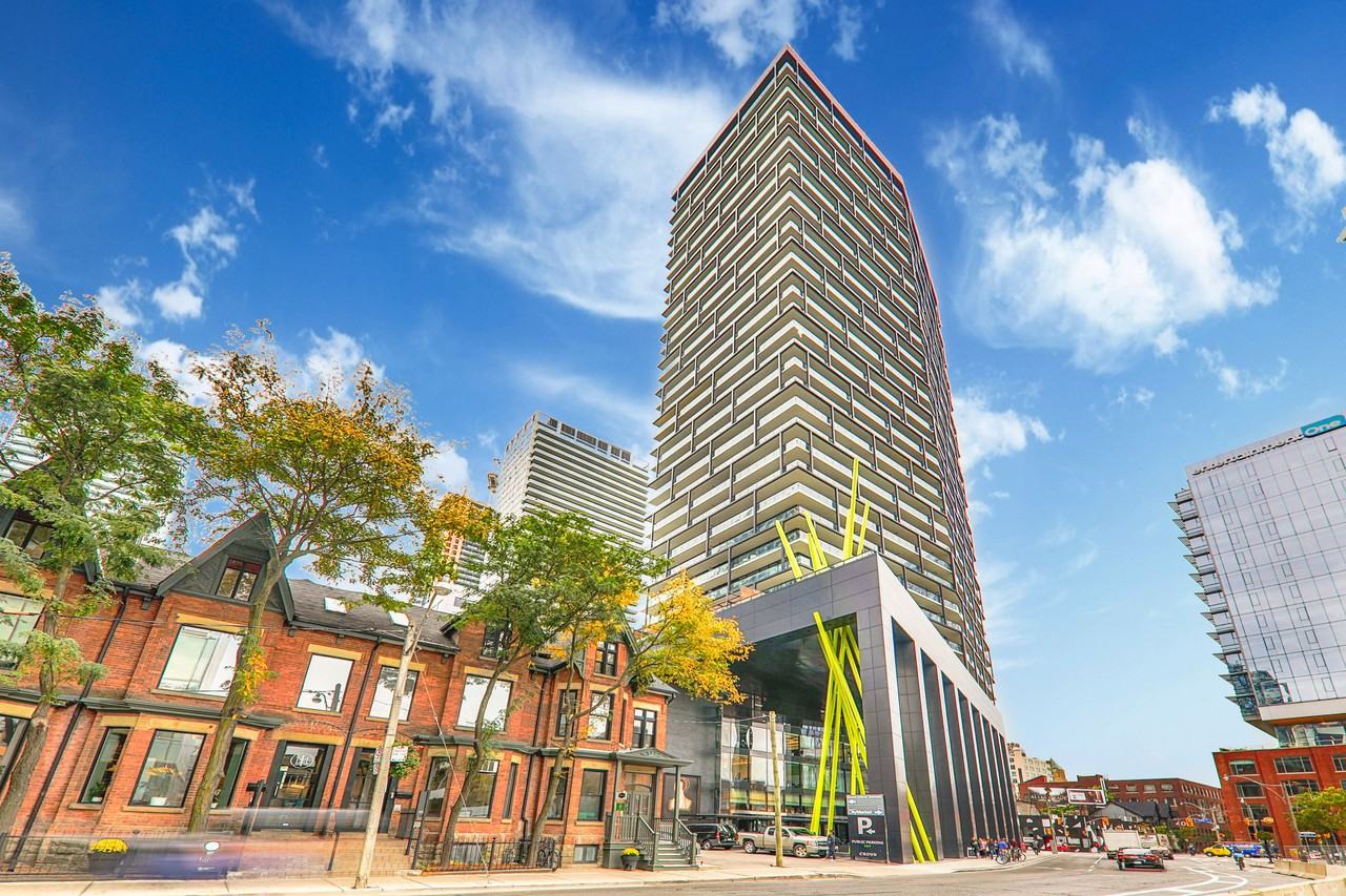 125 Peter Street, Toronto, ON M5V 0M2 3 Bedroom Apartment for Rent