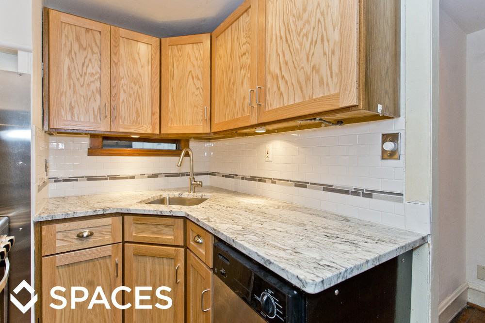 1010 W Altgeld St - Photo 3 of 7