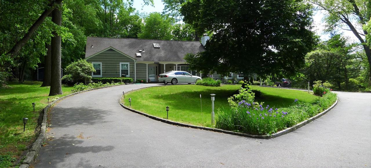 8 Harmony Ln - Photo 2 of 32