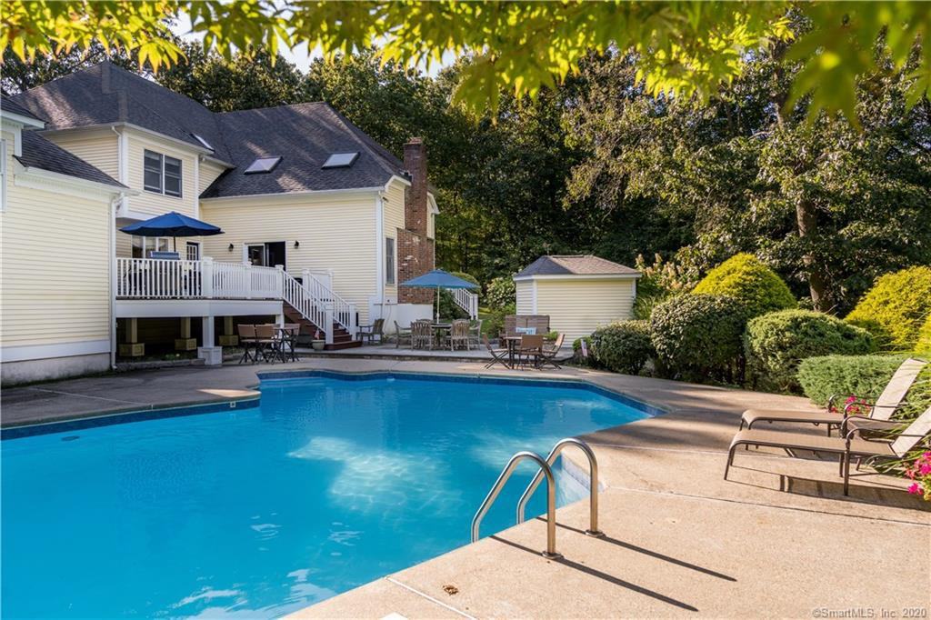 102 Bayberry Ln - Photo 3 of 36