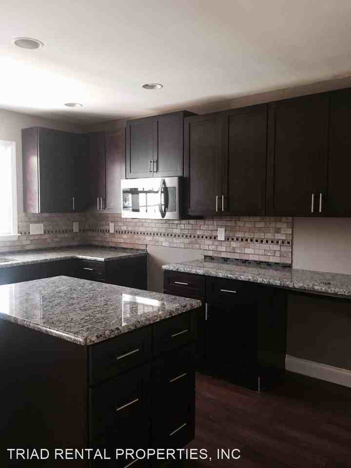 815 Old Castle Dr - Photo 2 of 17