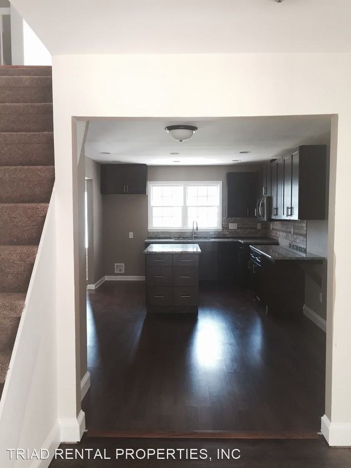 815 Old Castle Dr - Photo 3 of 17