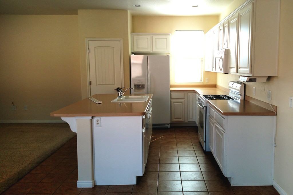 2106 N Red Canyon Cir - Photo 3 of 13