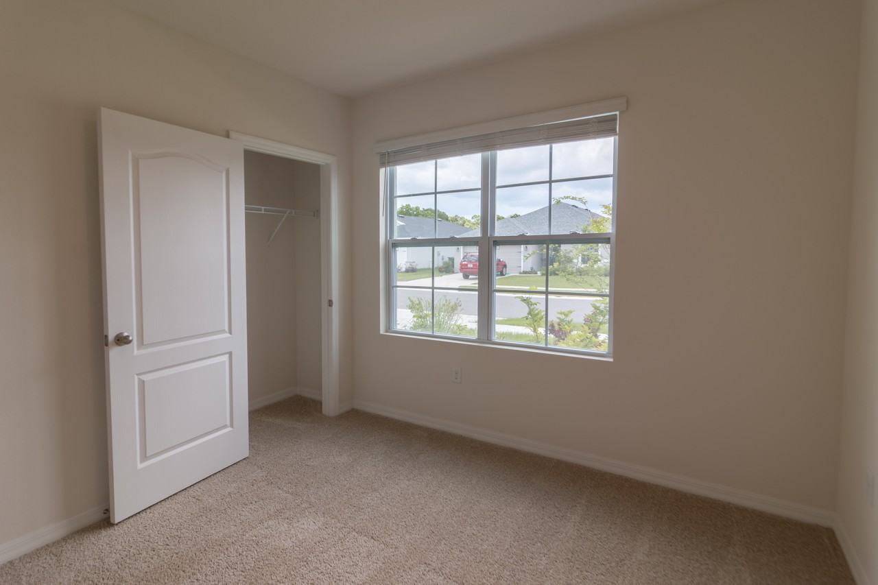 462 St Georges Cir - Photo 3 of 17