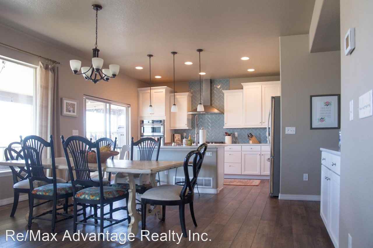 15655 Blue Pearl Ct - Photo 2 of 32