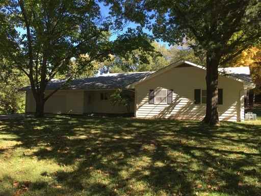 900 Ivy Cir - Photo 2 of 32