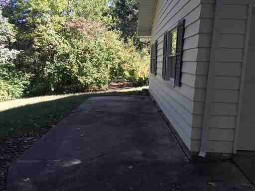 900 Ivy Cir - Photo 3 of 32