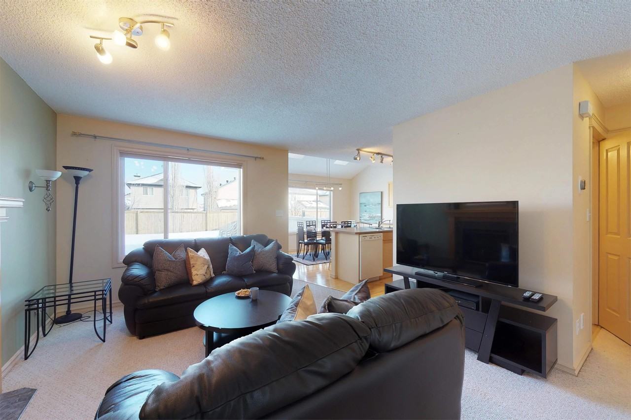 8914 7 Ave Sw - Photo 3 of 50