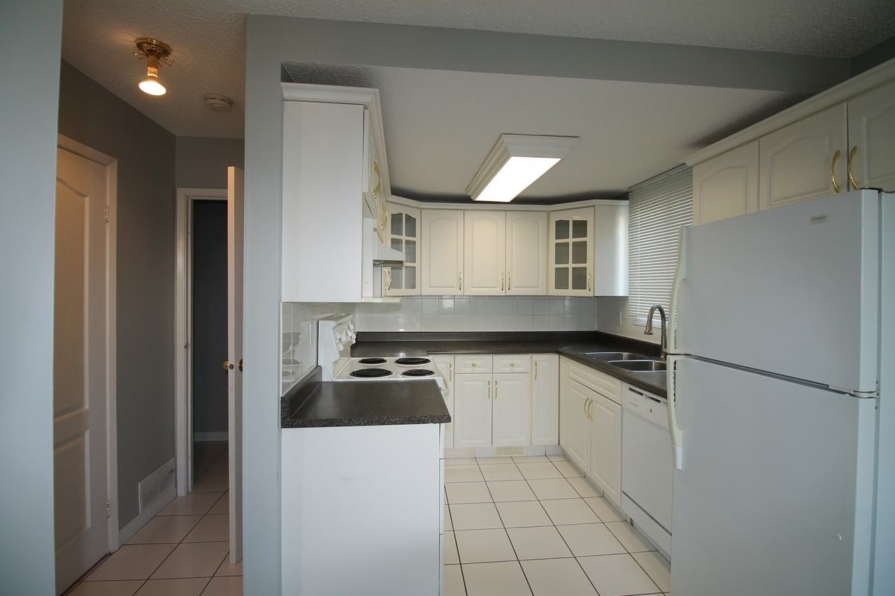 14477 55 St Nw - Photo 2 of 12