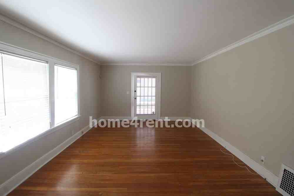 6134 Oak St - Photo 3 of 26