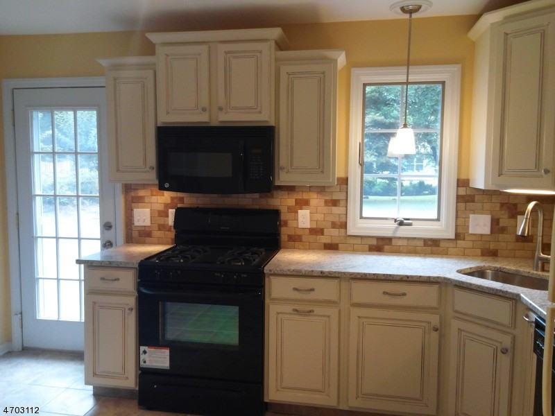 840 Park Ave - Photo 3 of 13